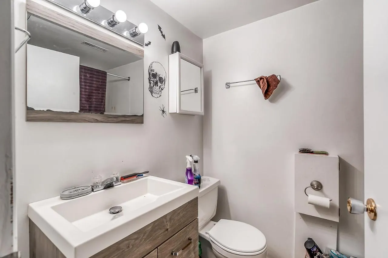 Private Bedroom On Basement Suite - Dover YYC 0*,